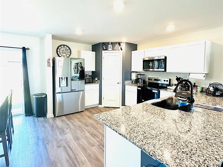 1053 Ambleside Dr — Photo 15