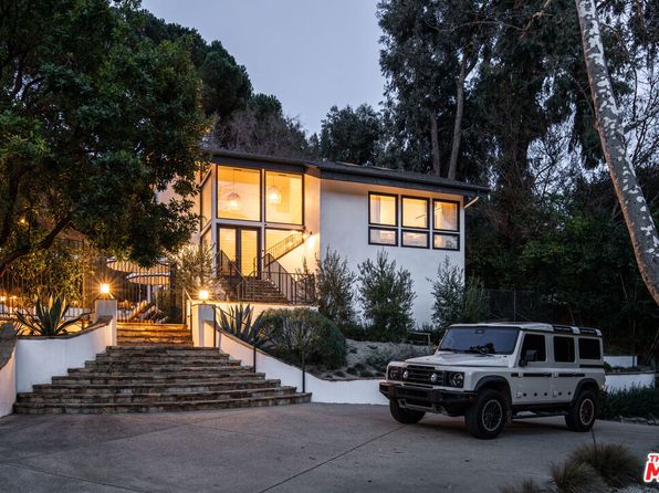 554 Mountain Green Dr, Calabasas, CA 91302