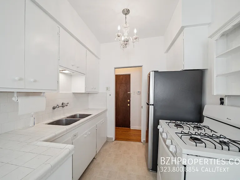 140 S Elm Dr #1 — Photo 4