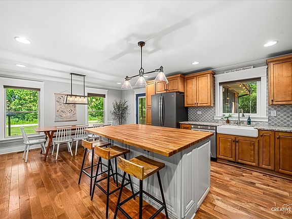 3rd image of 43W996 Oakleaf Dr