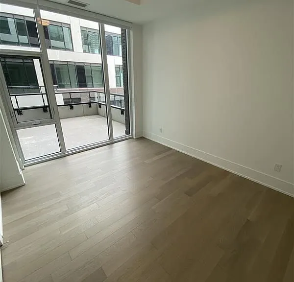 455 Wellington St W #701 — Photo 11
