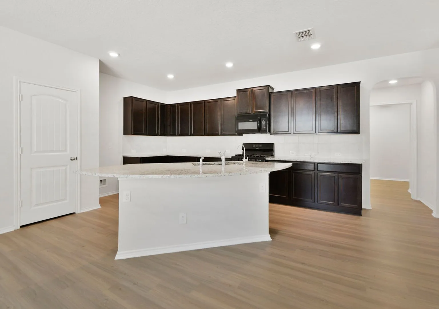 Beautiful 4-Bedroom Corner Lot Home with Open Floor Plan in Bulverde — Photo 3