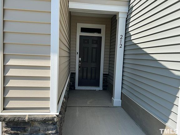 3rd image of 212 Hiking Hill Ln