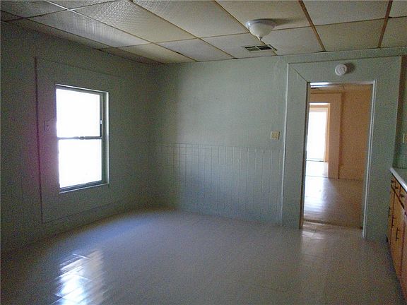 4th image of 2209 Bassett Ave