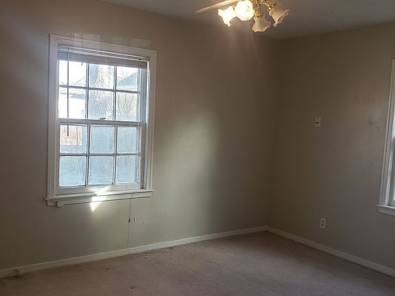 5th image of 921 Bowie St
