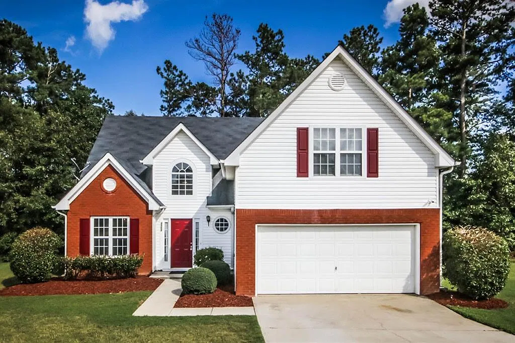 4 bed, 2.5 bath, 1687 sqft, $2,450 — Photo 1