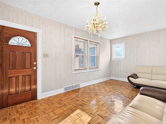 5th image of 842 Greenfield Ave