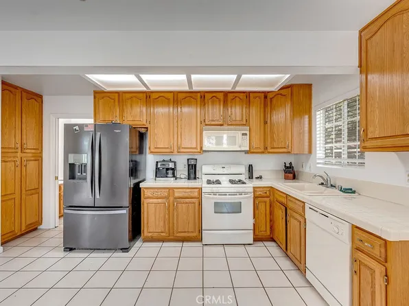 318 Old Toll Rd, Lake Arrowhead, CA 92352