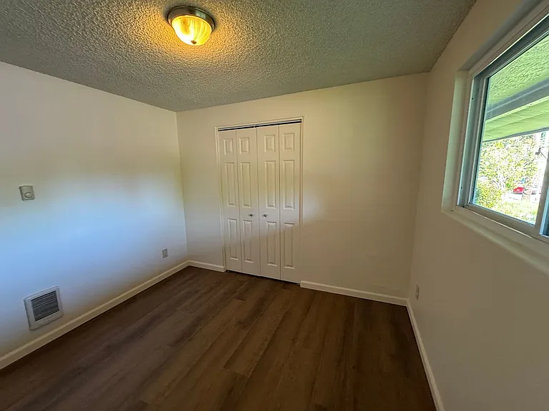120 SE Salmon St — Photo 24