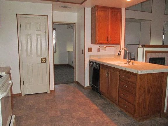 3rd image of 440 Youngsdale Dr