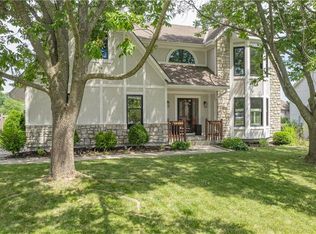 537 NE Victoria Ct, Lees Summit, MO 64086