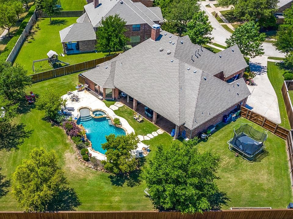 1st image of 1100 Dickinson Dr