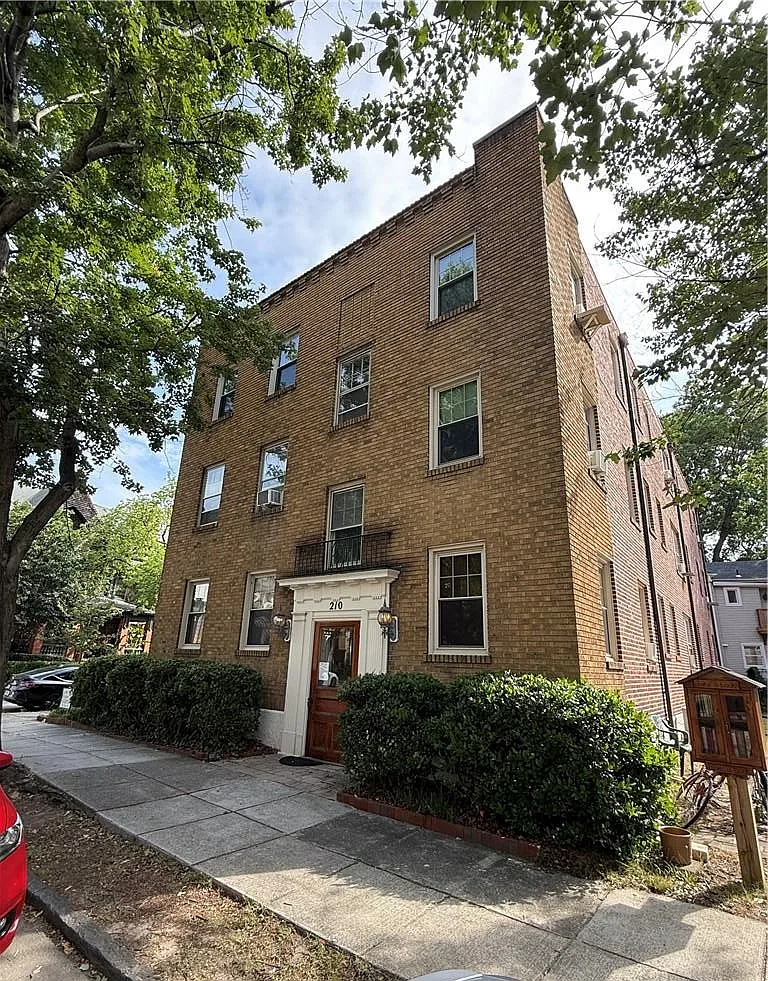 Drummond Pl, 210 - Unit 6 — Photo 1