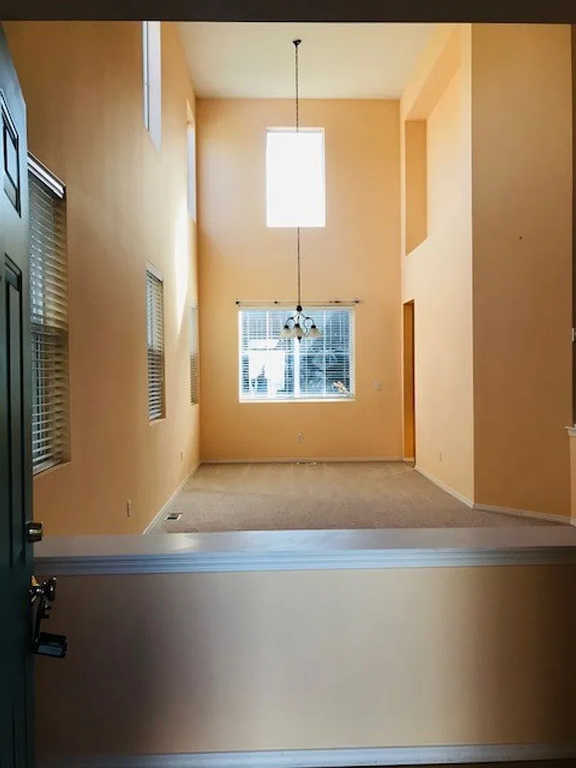 Large and Spacious Home in Renaissance Ridge! — Photo 3