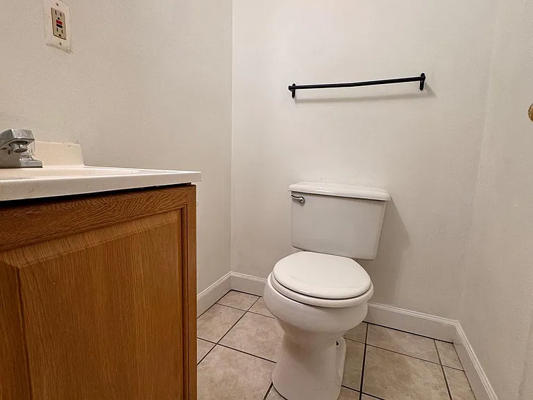1009 W Fayette St — Photo 16