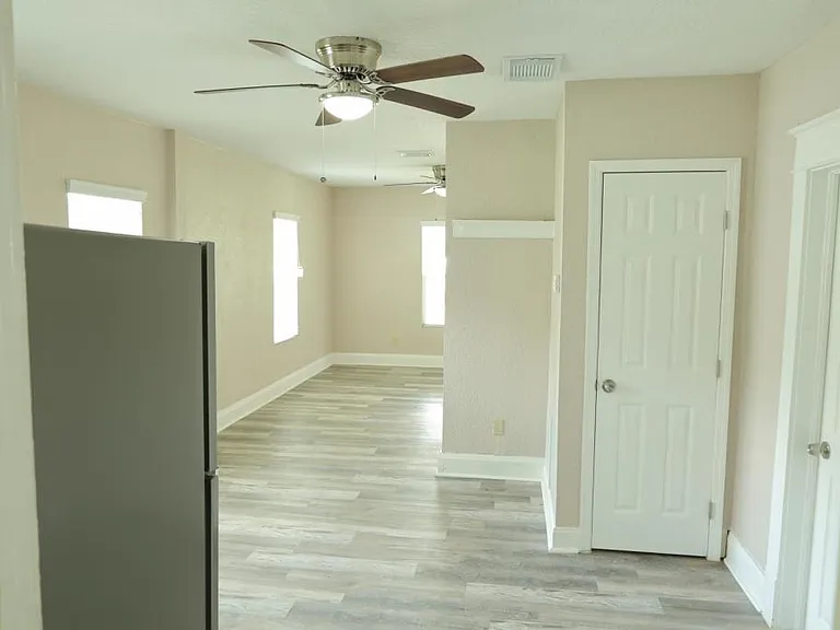 809 Adams St — Photo 29
