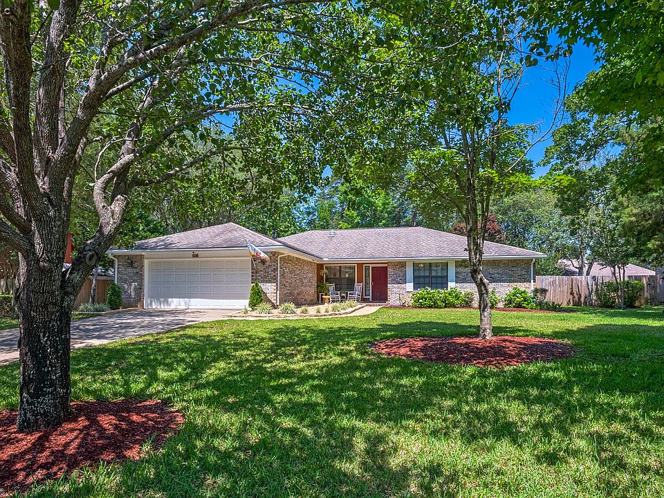 1st image of 636 Rosewood Way E