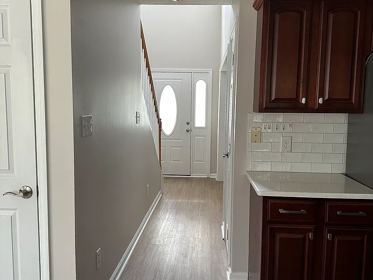 421 Holly Ln — Photo 9