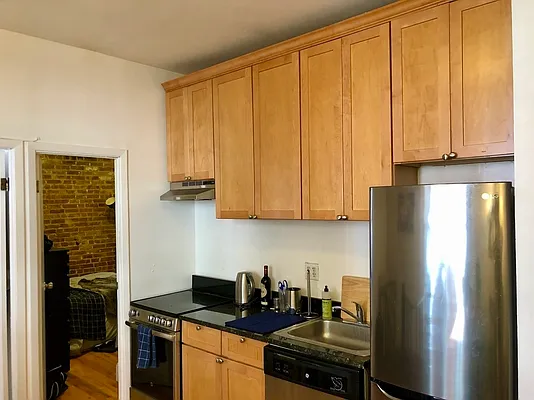 Rented by LJ Sloane Management | media 22