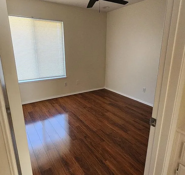 2529 Christine St — Photo 15