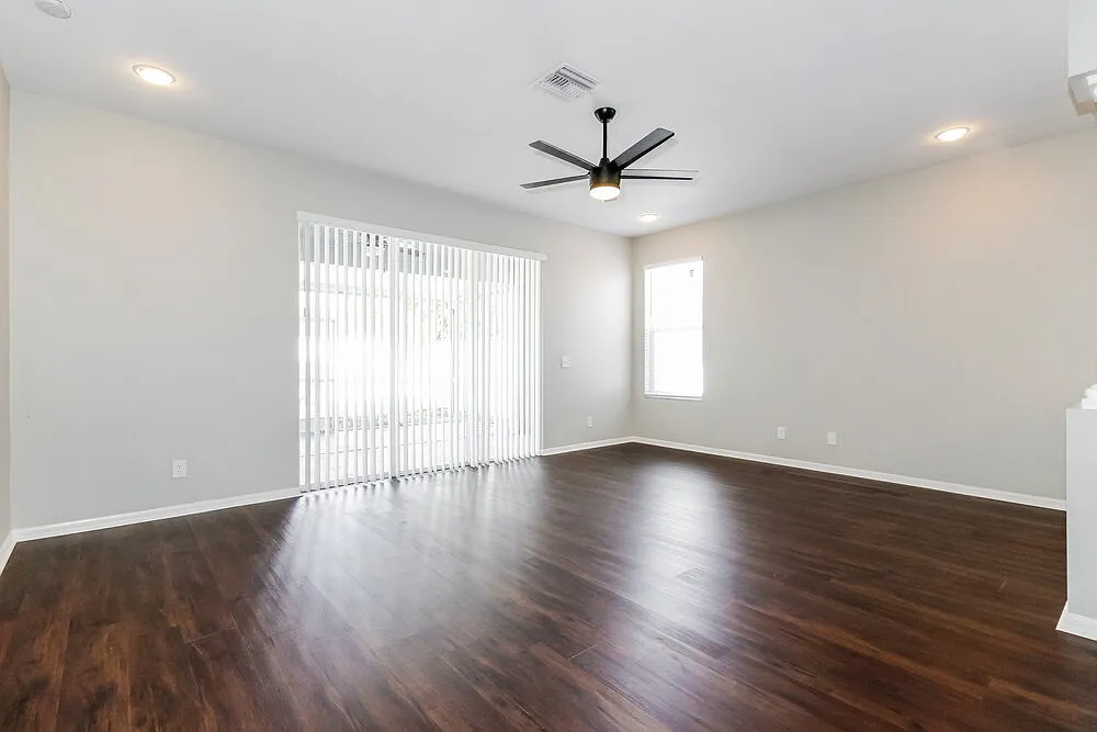 4 bed, 3.0 bath, 2585 sqft, $4,540 — Photo 4