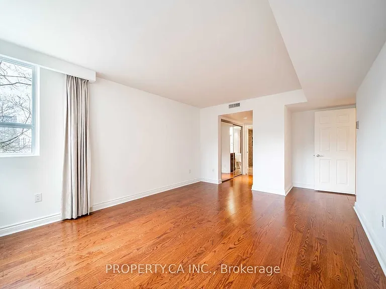 71 Charles St E #402 — Photo 24