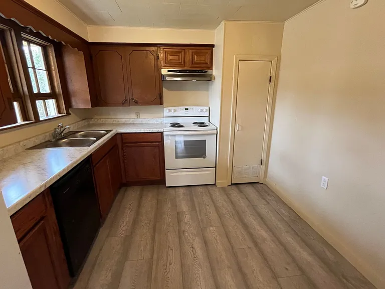 302 S Elizabeth St — Photo 5
