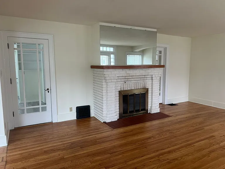240 W Locust St — Photo 3