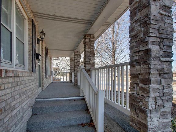 4th image of 3608 Columbus Rd