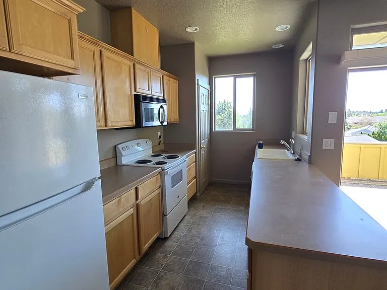 1714 NE Lotus Dr — Photo 6