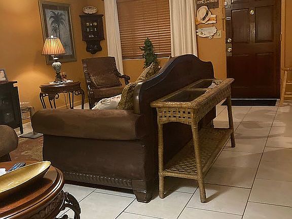 3rd image of 400 Oakridge Blvd APT 14