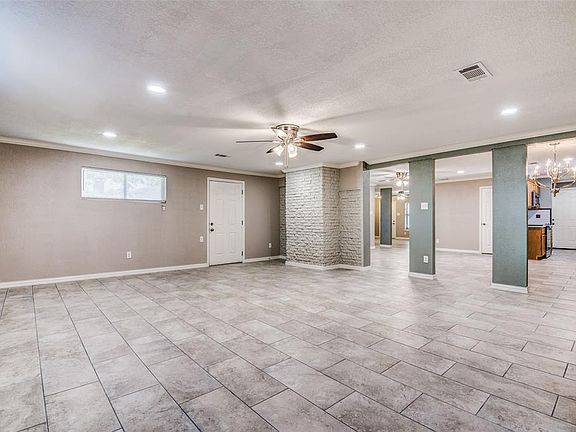 3rd image of 2828 Clearbrook Dr