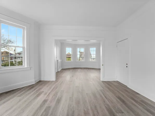 7308 Kennedy Boulevard image 2 of 17