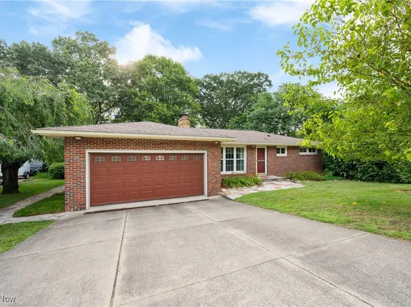 5040 Coleman Dr, Akron, OH 44319