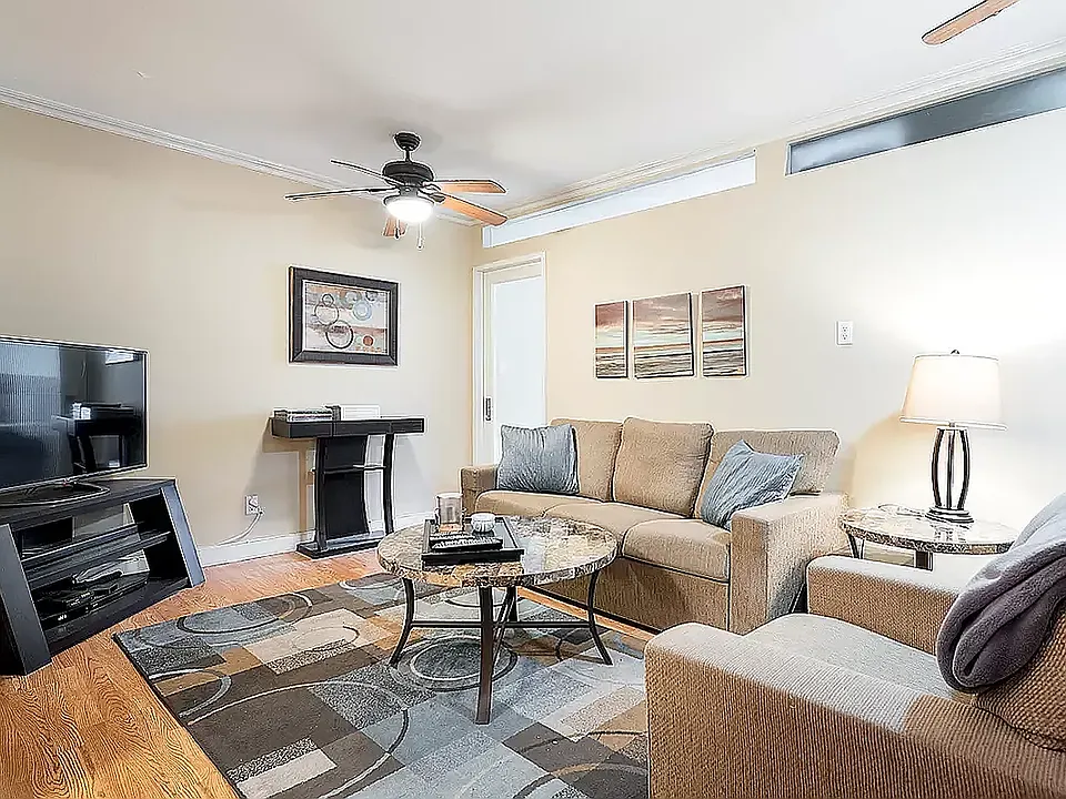 229 E 24th St #8F