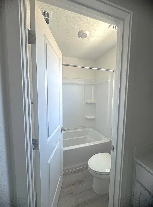 3 bed, 2.5 bath, 2200 sqft, $3,100 — Photo 3