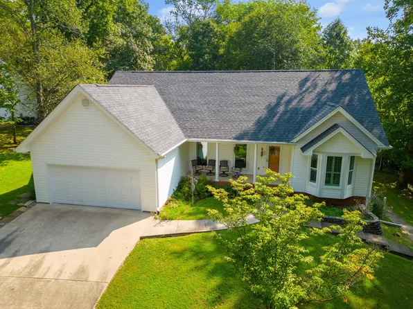 2424 Horseshoe Dr, Soddy Daisy, TN 37379