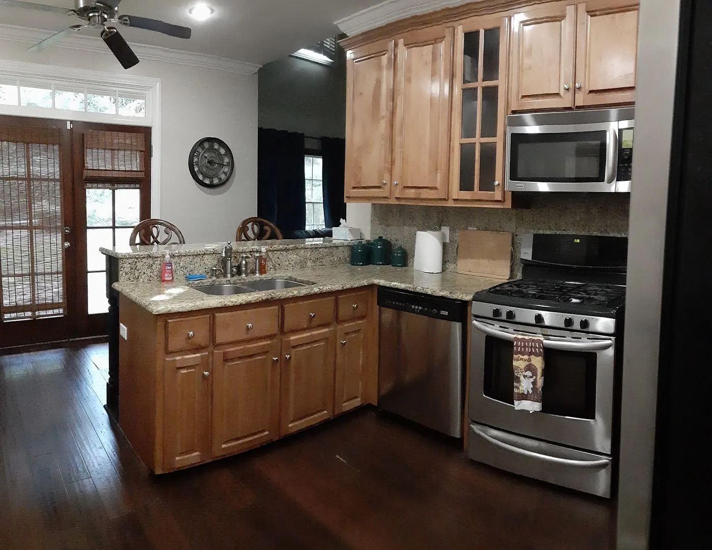 3 BD/3.5 BR Furnished — Photo 2
