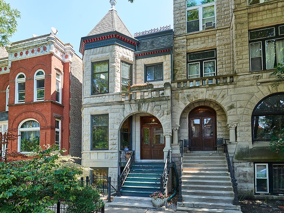 1st image of 1049 N Hoyne Ave
