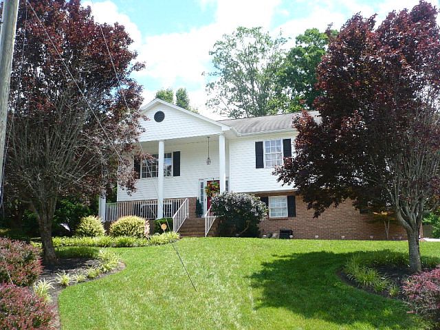 1st image of 303 Quail Dr