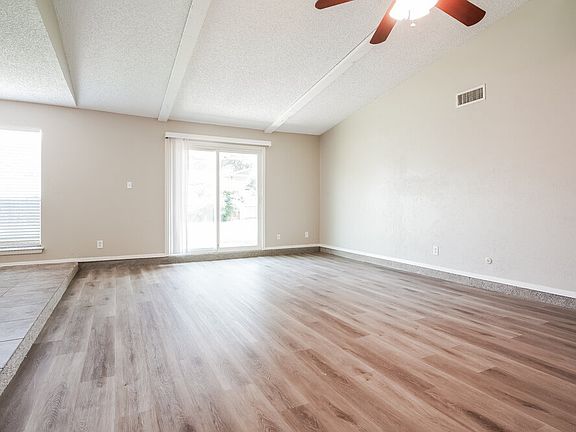 4th image of 618 Thornwood Trl
