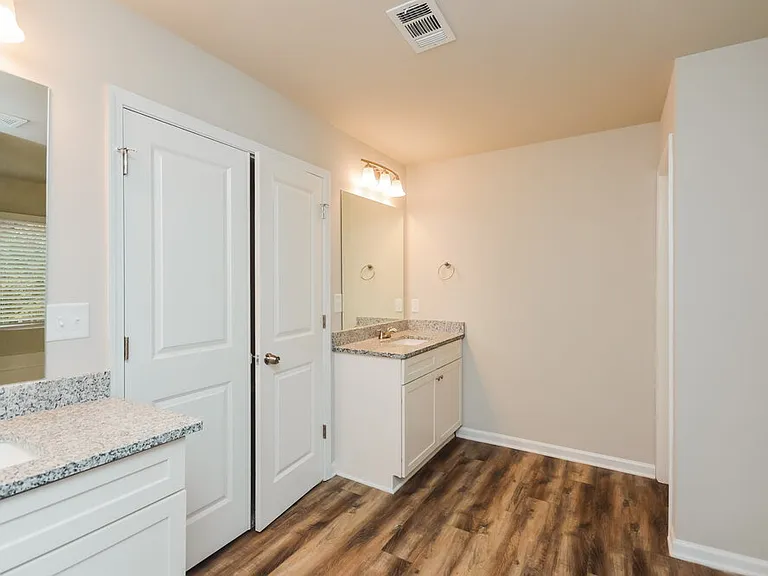 400 McGiboney Ln — Photo 11