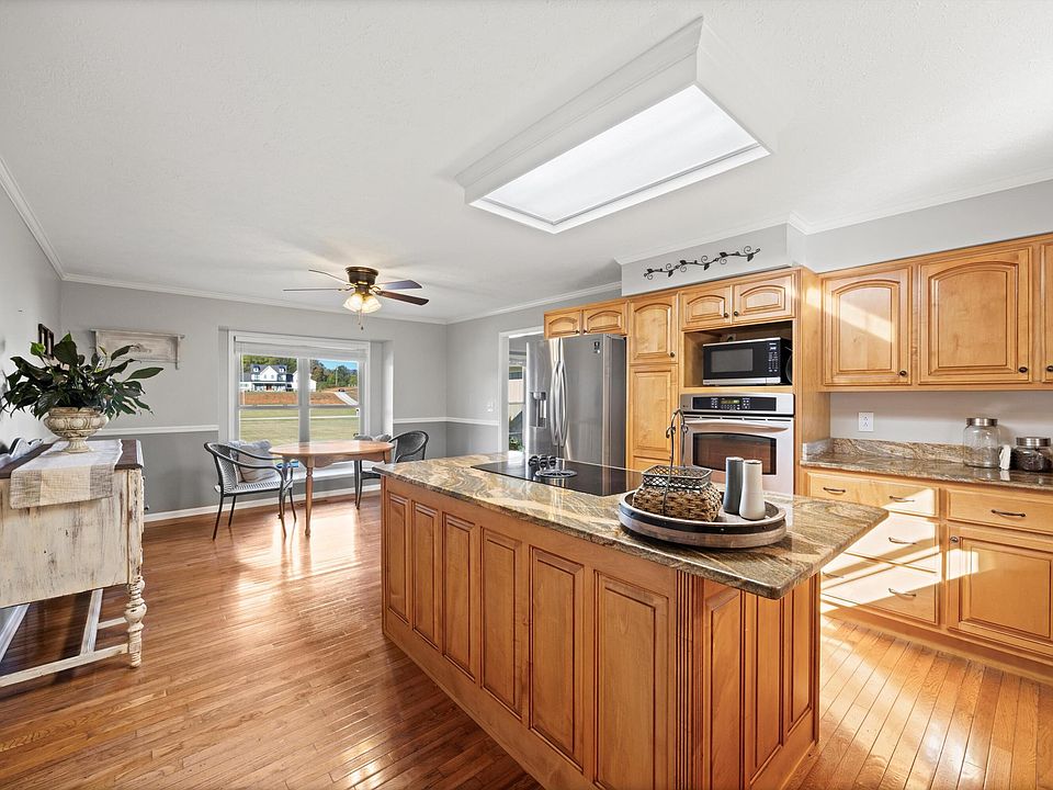 1st image of 694 Meadow Dr