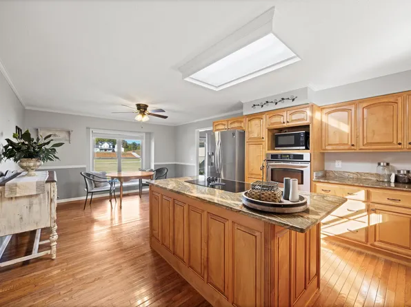 694 Meadow Dr, Chickamauga, GA 30707