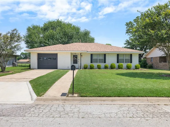 806 Dillard St, Caldwell, TX 77836