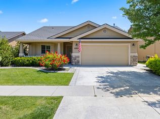6262 N Saguaro Hills Ave, Meridian, ID 83646