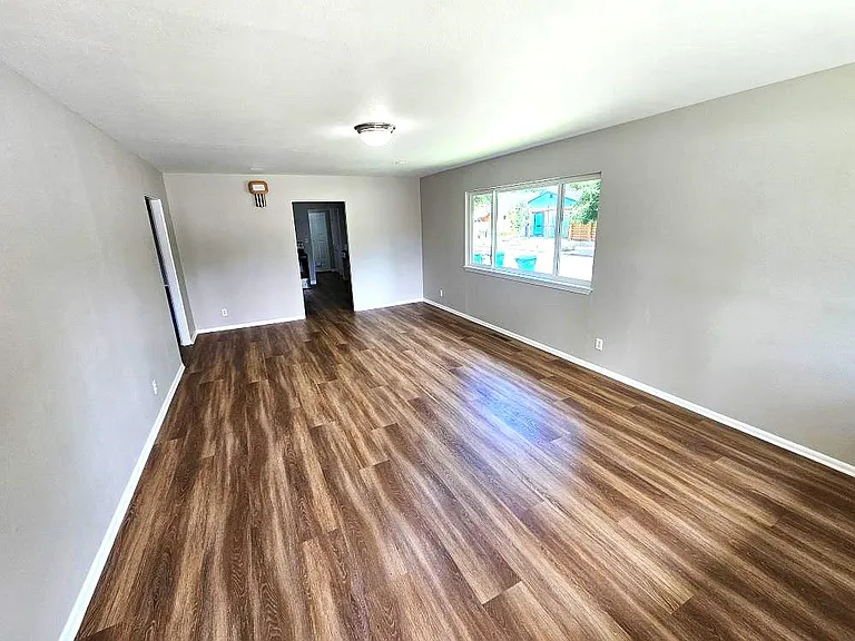 2600 W Jefferson St — Photo 3