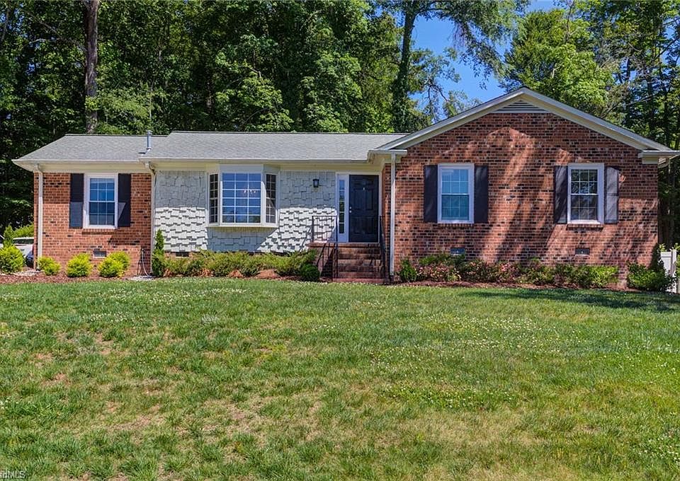 1st image of 3404 Regents Park Ln