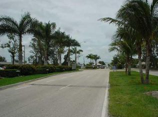 309 Camden Dr #M, West Palm Beach, FL 33417