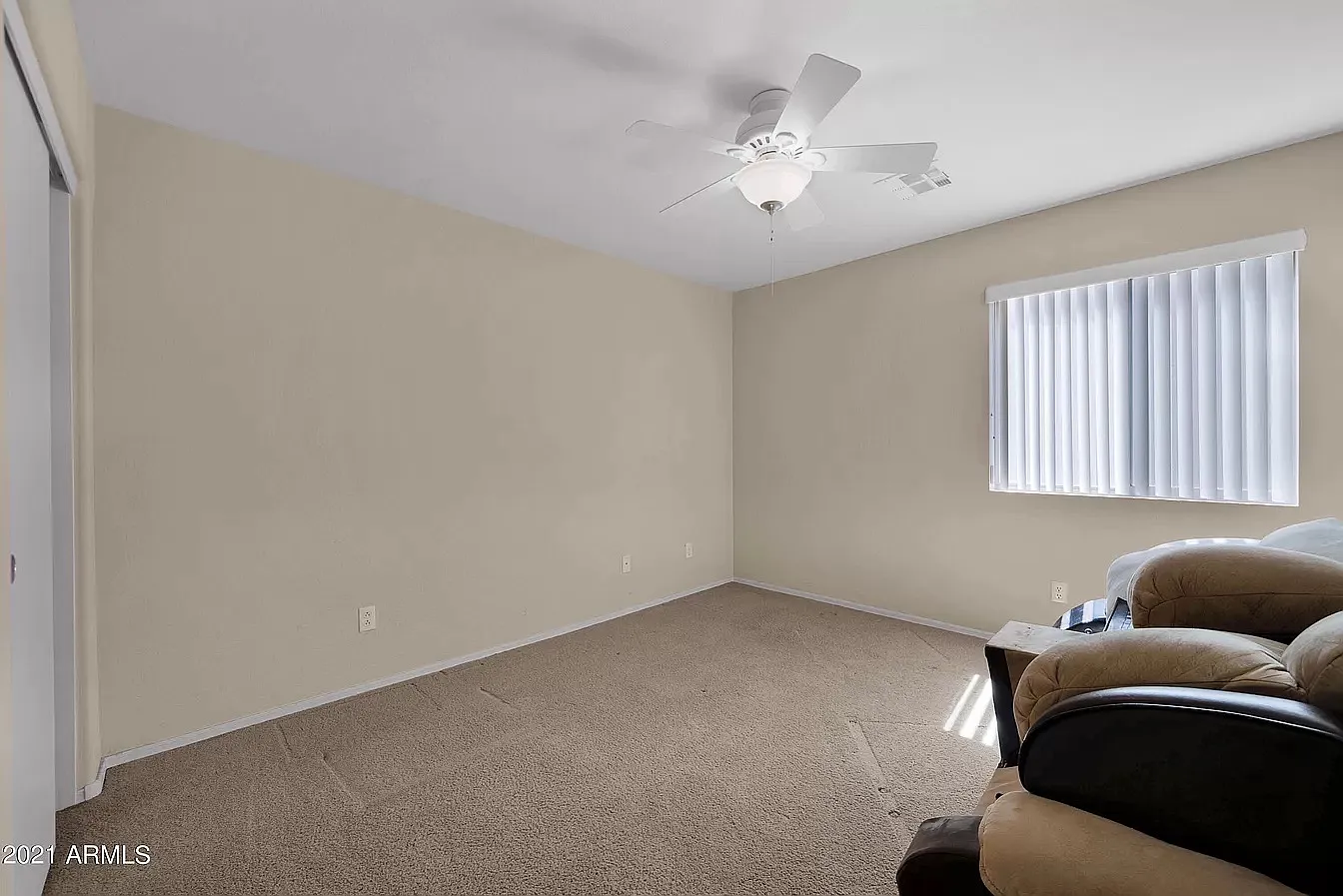 3 bed, 1281 sqft, $2,100 — Photo 2